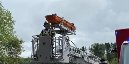 Korbtrage auf Drehleiter